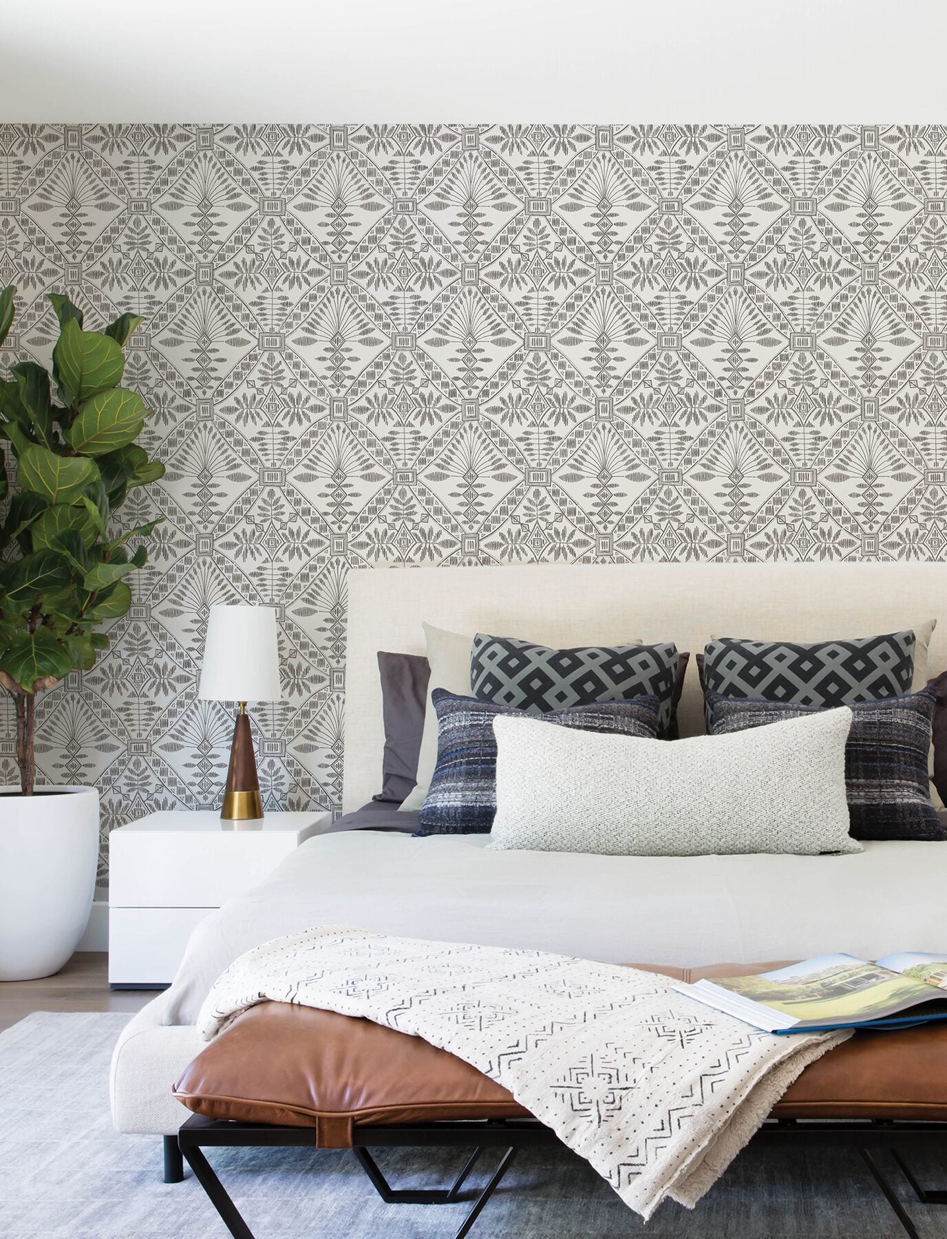emmarie-black-geometric-wallpaper-york-wallcoverings-4199-27777 - York Wallcoverings Wallpaper