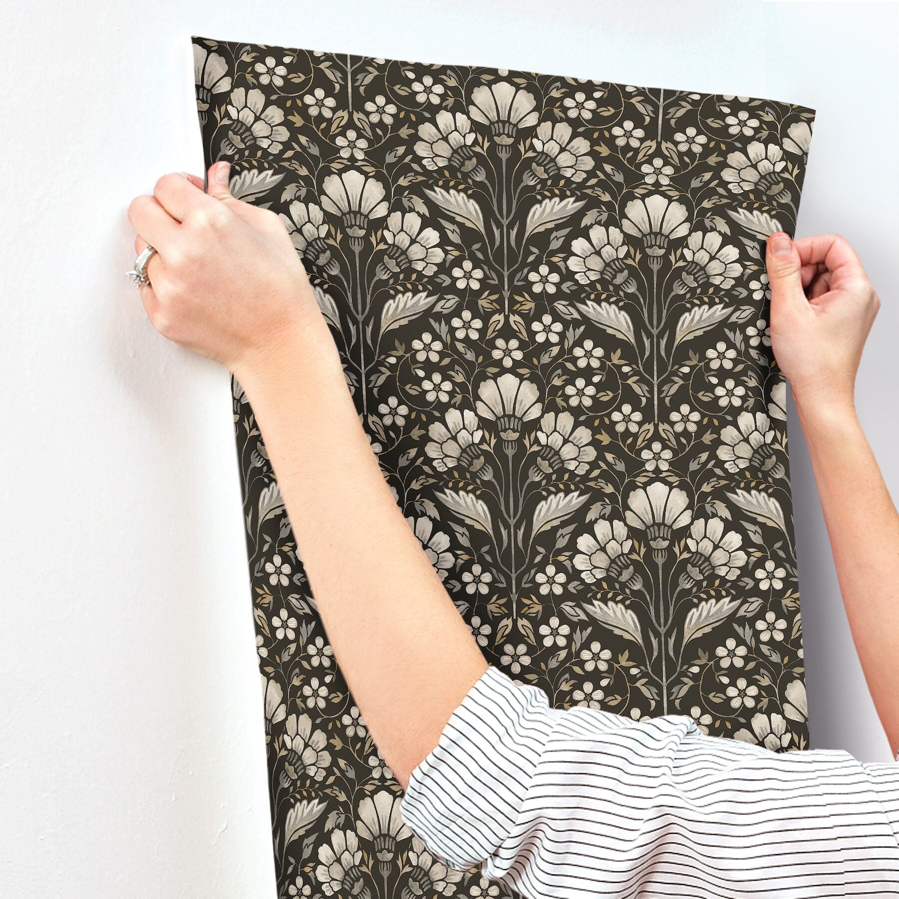 edith-black-floral-damask-wallpaper-york-wallcoverings-4199-83703 - York Wallcoverings Wallpaper