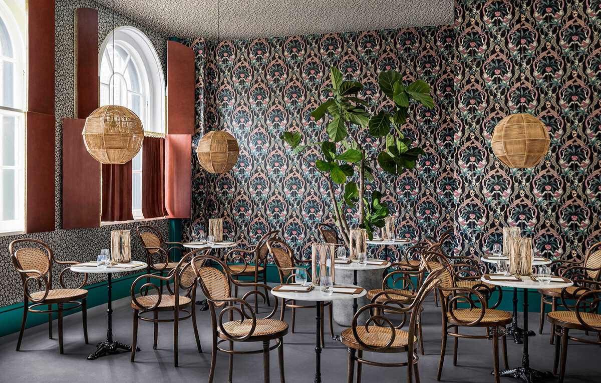 Safari Totem - Rby&Prntrmbl/Chrcl - COLE & SON Wallpaper