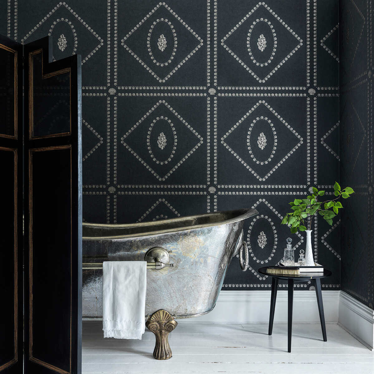 Conchiglie - Charcoal - COLE & SON Wallpaper