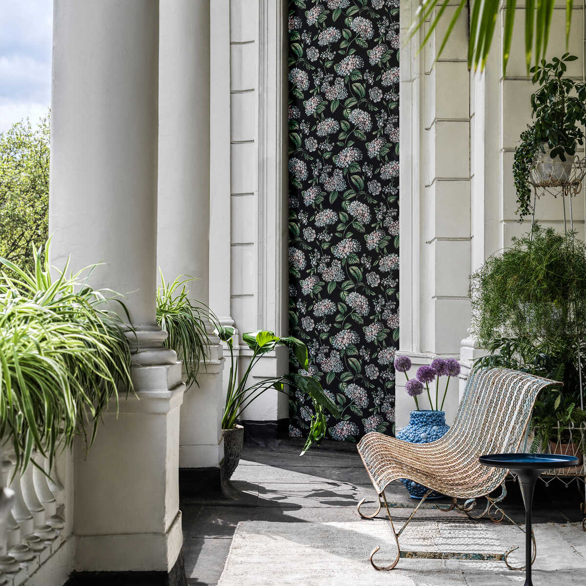 Ramo Di Ortensia - Charcoal - COLE & SON Wallpaper