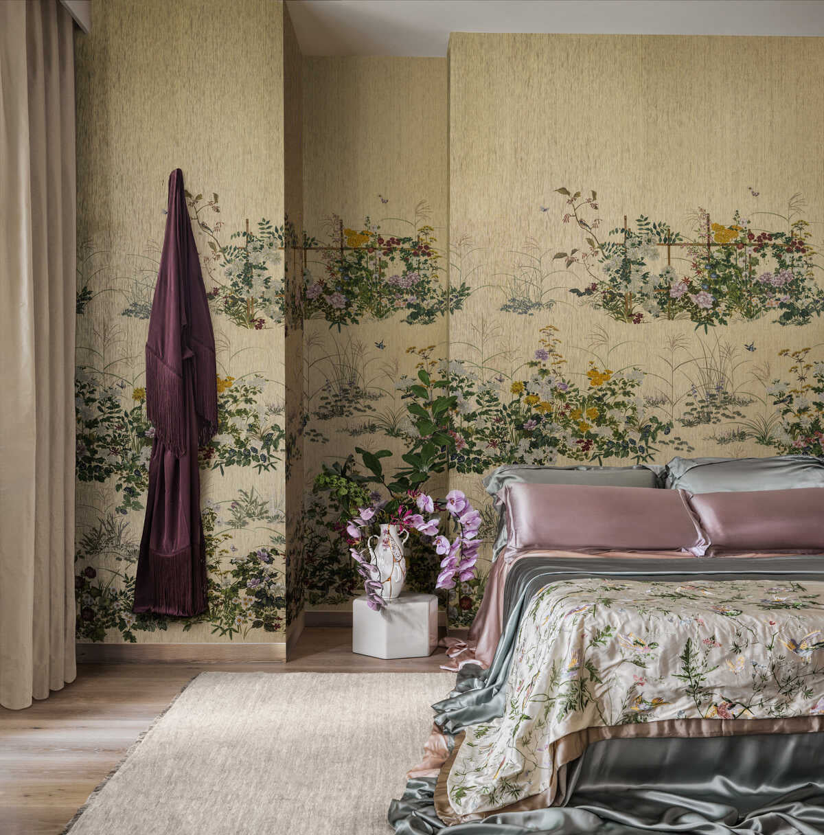 Scenic Flora Metallic - Gold - COLE & SON Wallpaper