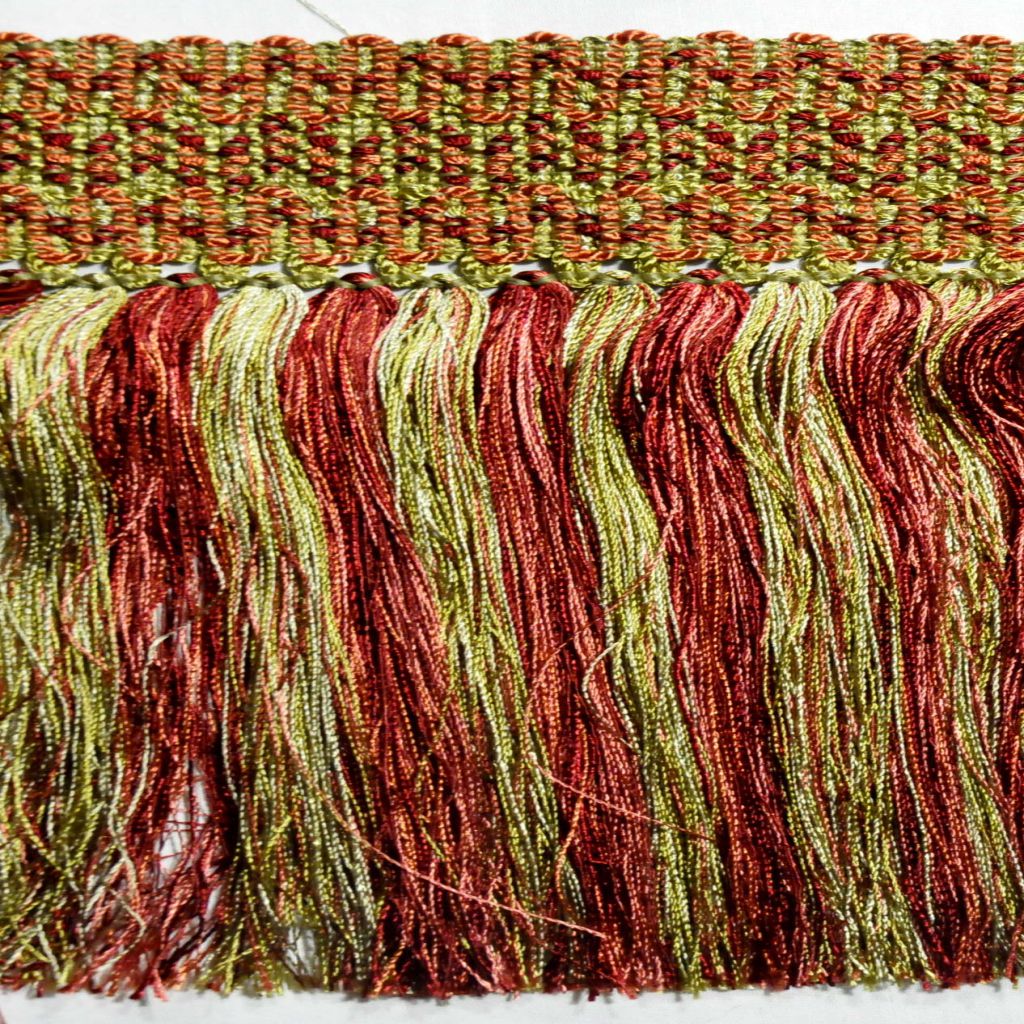 T1097 FURNITURE FRINGE – PLUM SURPR