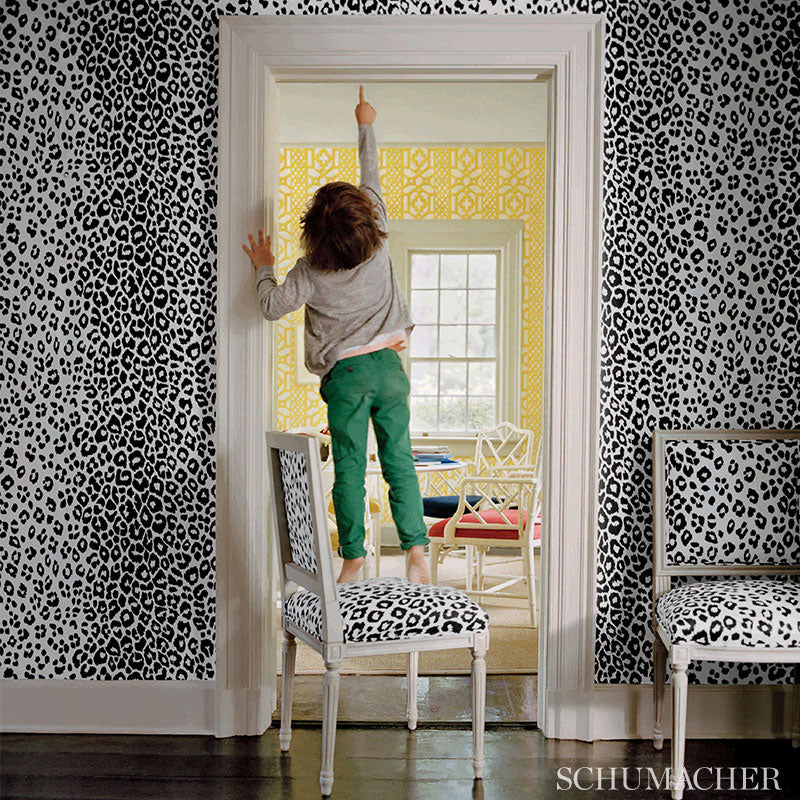 ICONIC-LEOPARD-GRAPHITE-SCHUMACHER-175722 - Schumacher Fabric