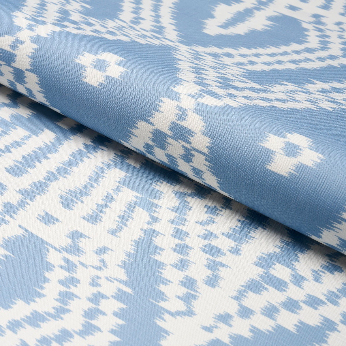 ASAKA-IKAT-CHAMBRAY-SCHUMACHER-176096 - Schumacher Tela