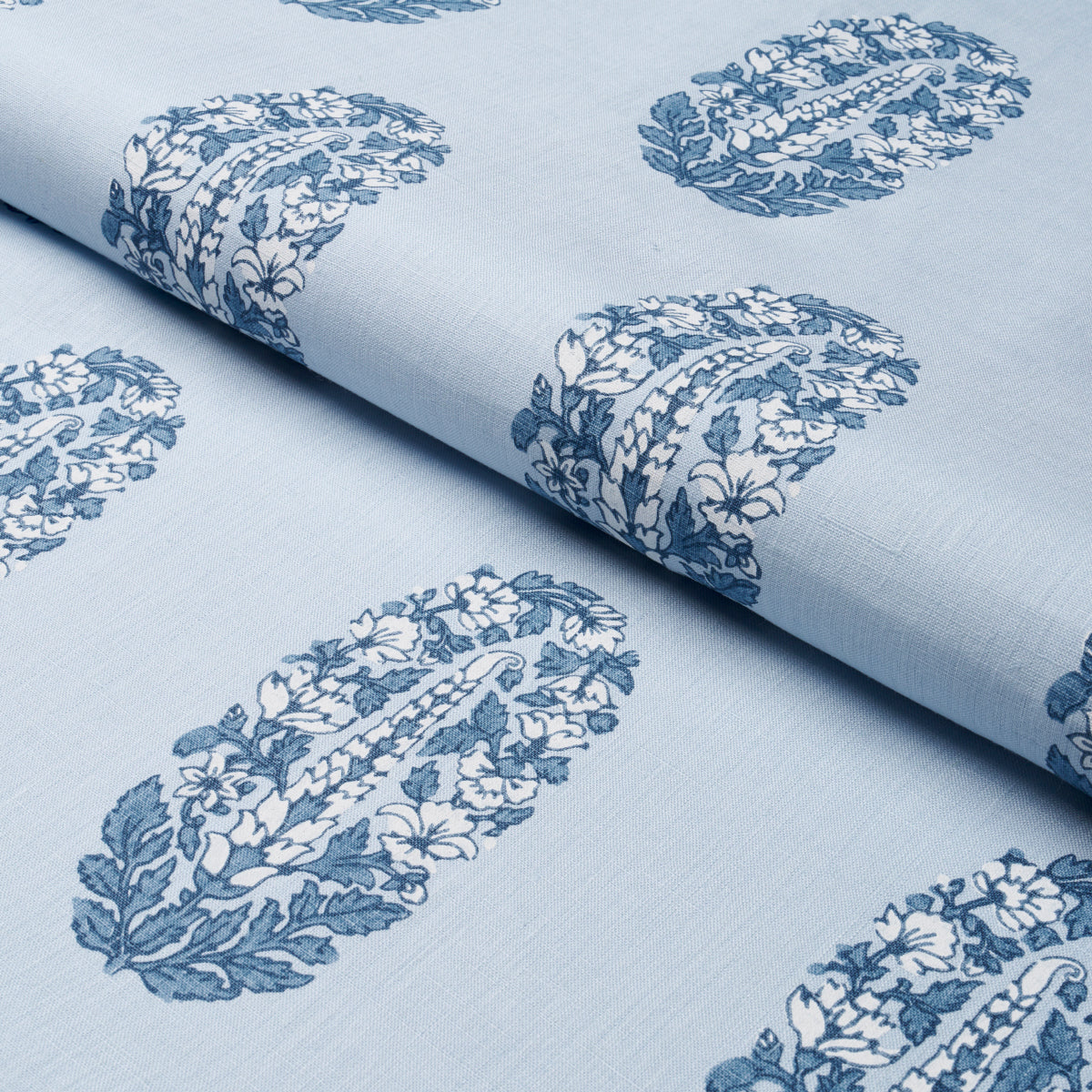ASKANDRA-FLOWER-CHAMBRAY-SCHUMACHER-181360 - Schumacher Tela