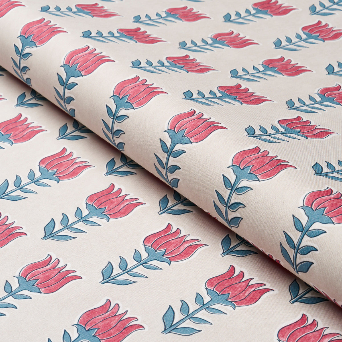 MIA-TULIP-DELFT-CRIMSON-SCHUMACHER-181392 - Schumacher Fabric