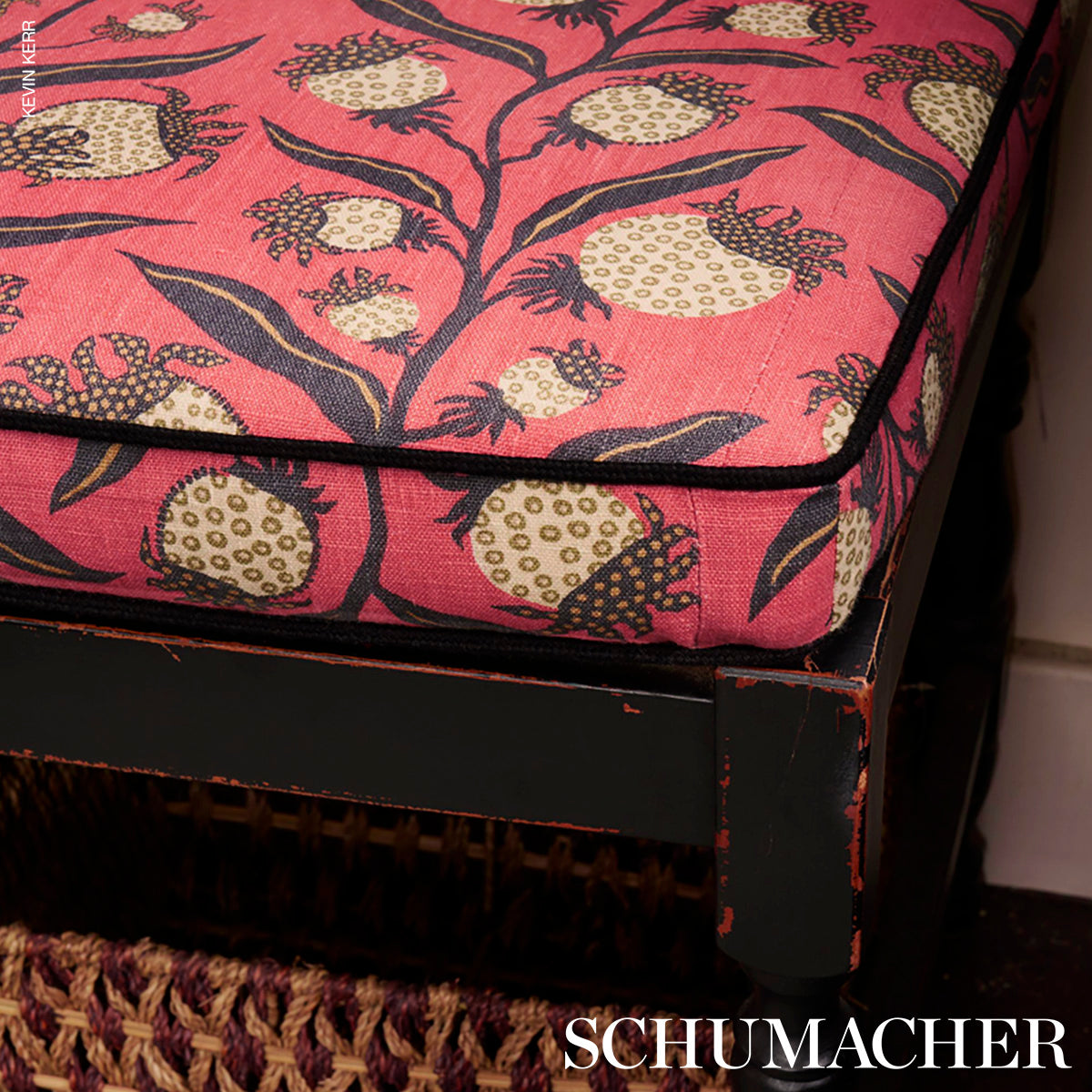 THISTLE-VINE-RED-GOLD-SCHUMACHER-181680 - Schumacher Tela