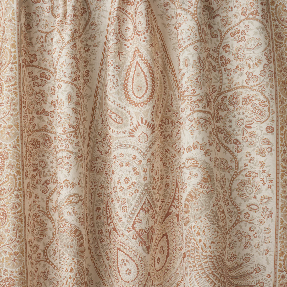 COLMERY-PAISLEY-PANEL-PARCHMENT-SCHUMACHER-181820 - Schumacher Tela