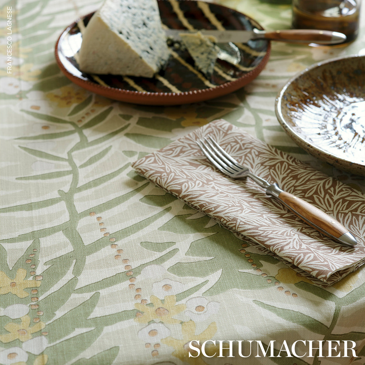 WILLOW-LEAF-MOCHA-SCHUMACHER-182182 - Schumacher Tela