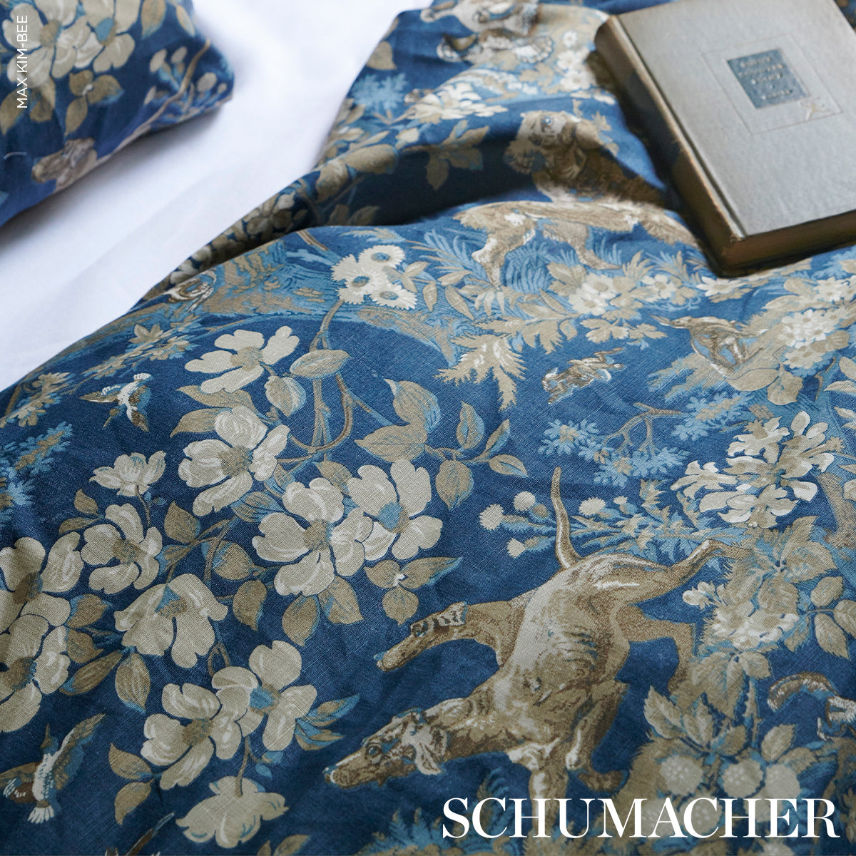 HOUND-MEADOW-INDIGO-SCHUMACHER-182262 - Schumacher Fabric