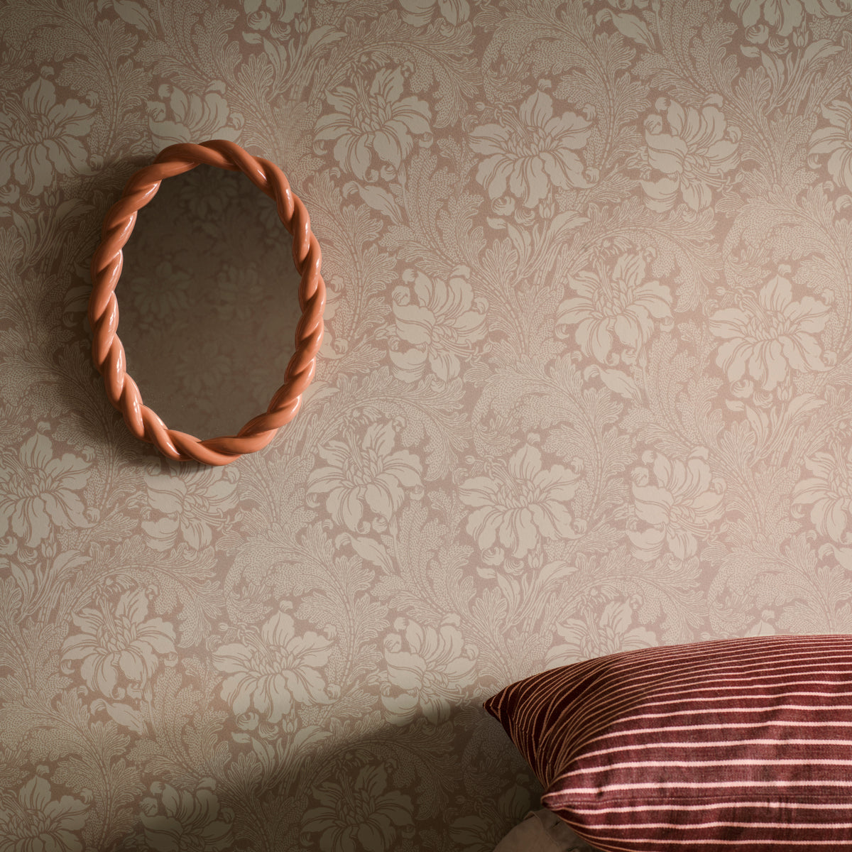 ACANTHUS-GARDEN-BLUSH-SCHUMACHER-2009