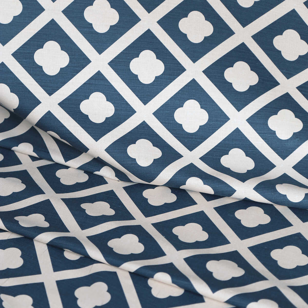 Jardin - Dark Navy On Ecru - LEE JOFA Tela