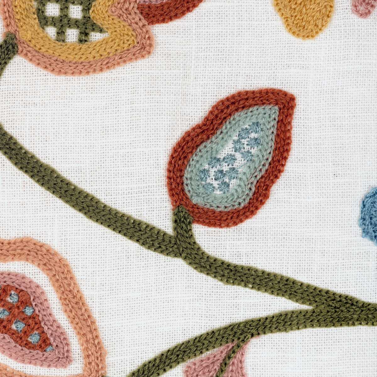 Westfield Emb - Ivory/Multi - LEE JOFA Tela