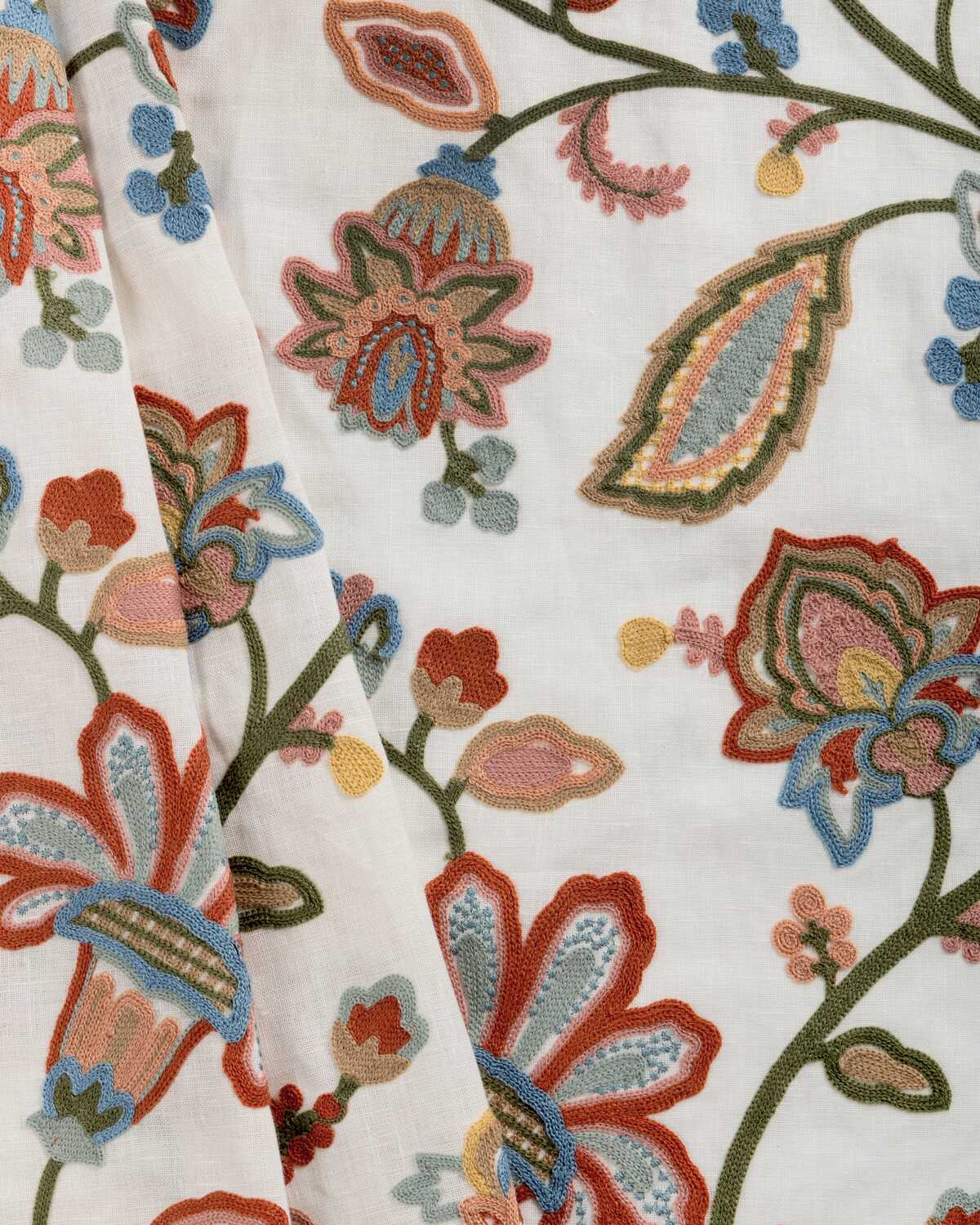 Westfield Emb - Ivory/Multi - LEE JOFA Tela