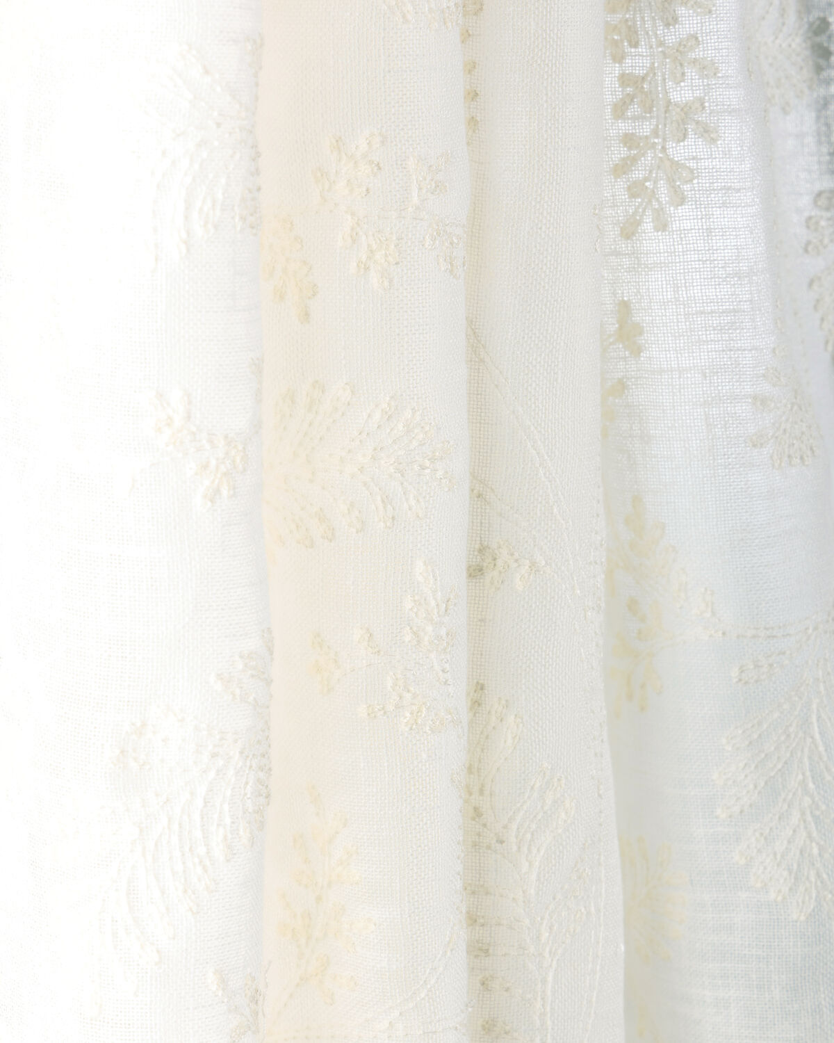 Everly Emb - Ivory - Lee Jofa Fabric