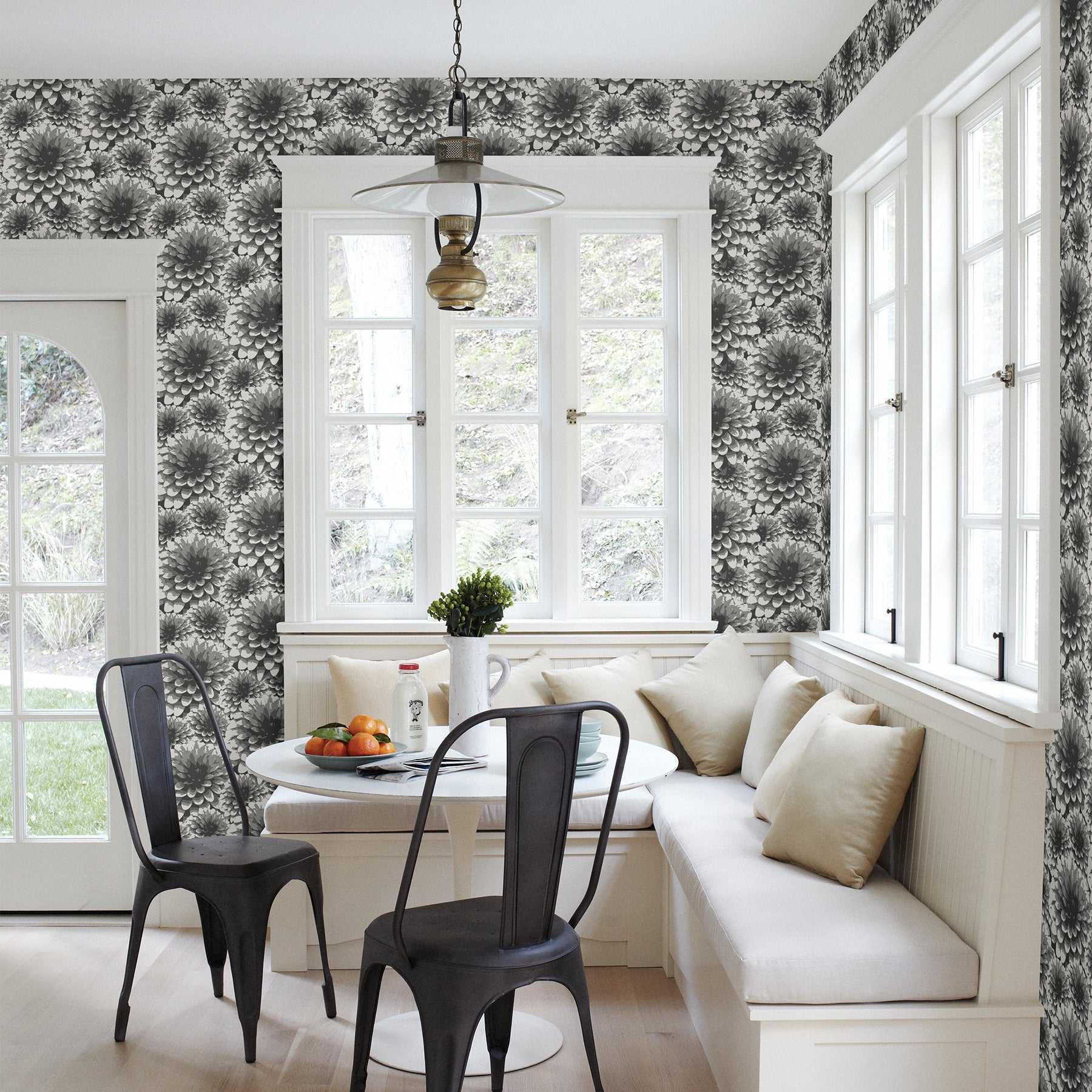 umbra-floral-wallpaper-charcoal-york-wallcoverings-2861-87518