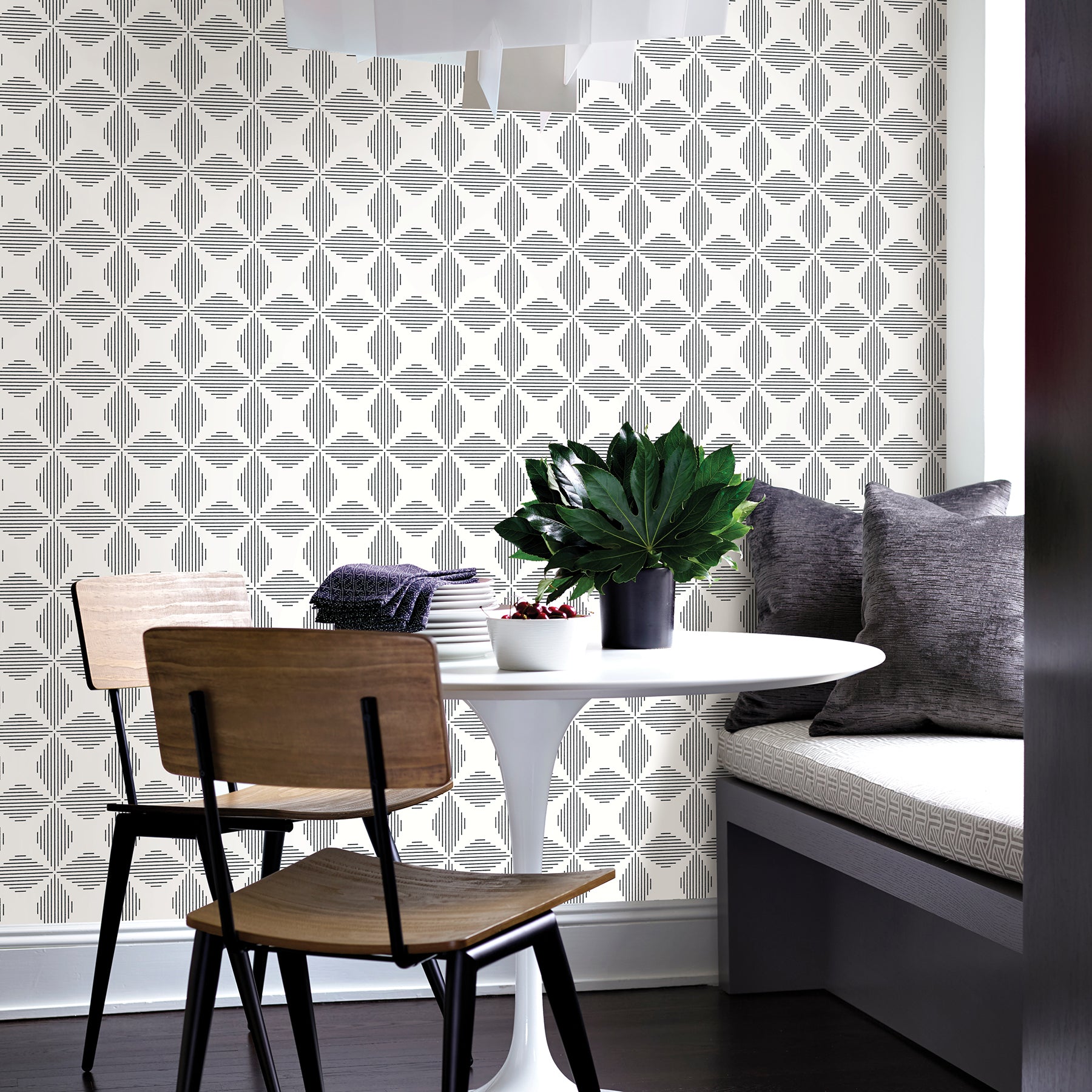 telestar-geometric-wallpaper-black-york-wallcoverings-2902-25510