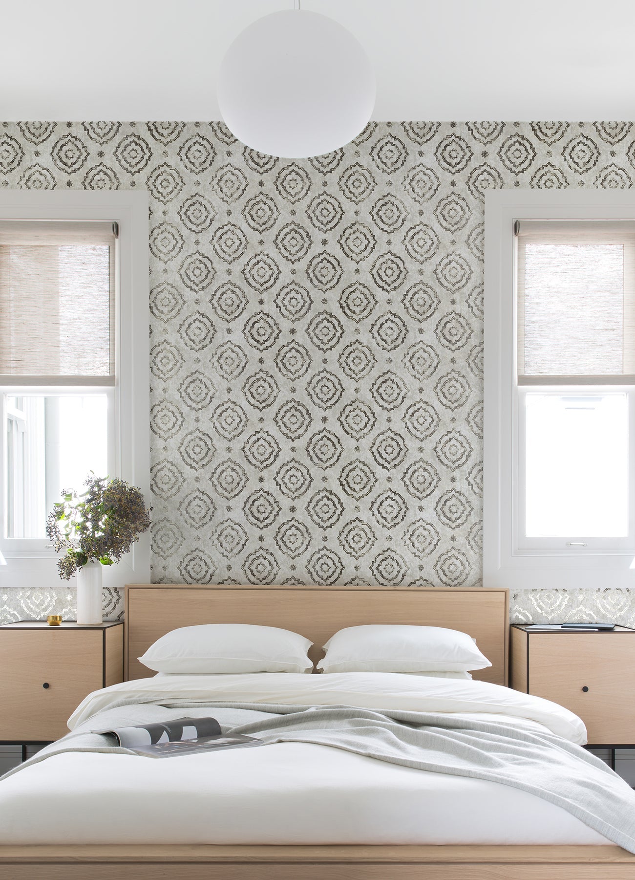 uma-platinum-medallion-wallpaper-platinum-york-wallcoverings-2976-86424