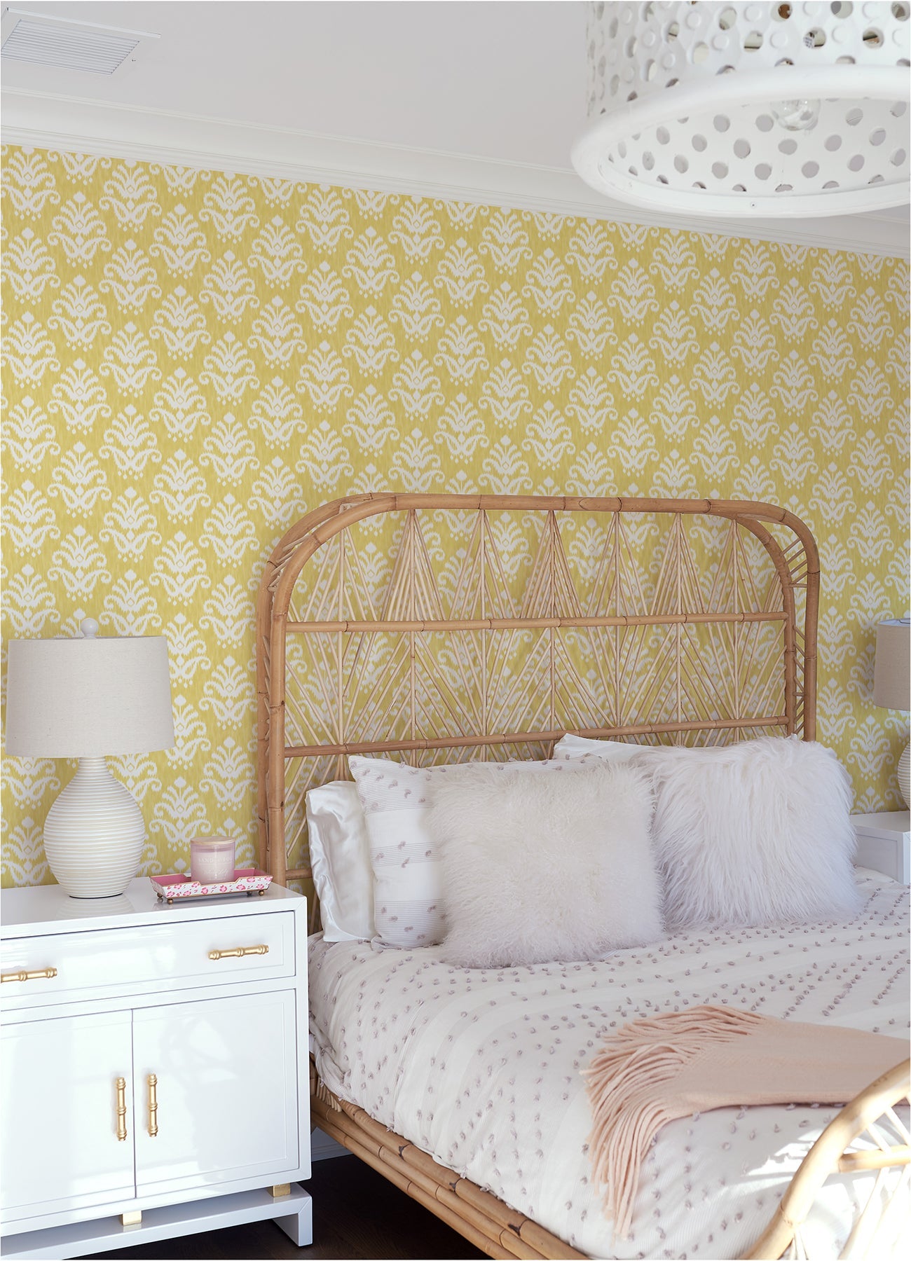 keaton-medallion-wallpaper-yellow-york-wallcoverings-4081-26328