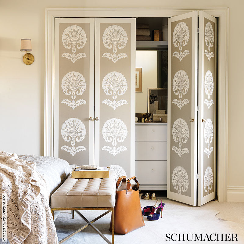 OTTOMAN-FLOWER-HELIOTROPE-SCHUMACHER-5005082