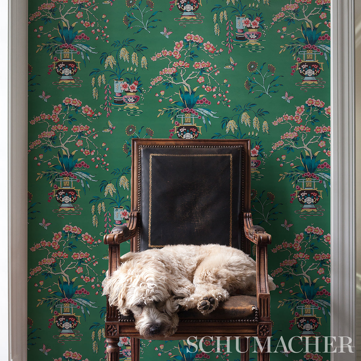 MING-VASE-JADE-SCHUMACHER-5013582