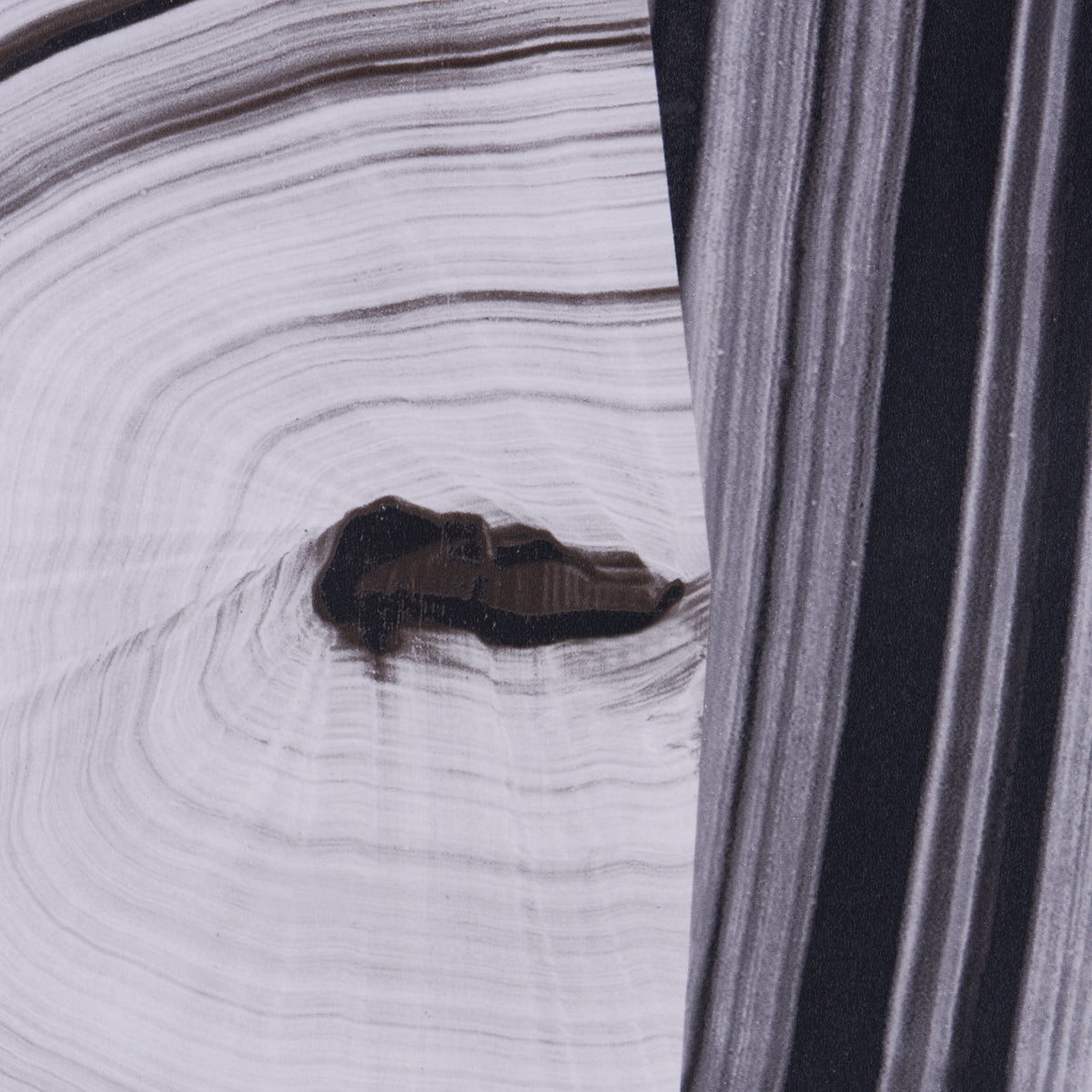 AGATE-SLICE-BLACK-AND-WHITE-SCHUMACHER-5013890