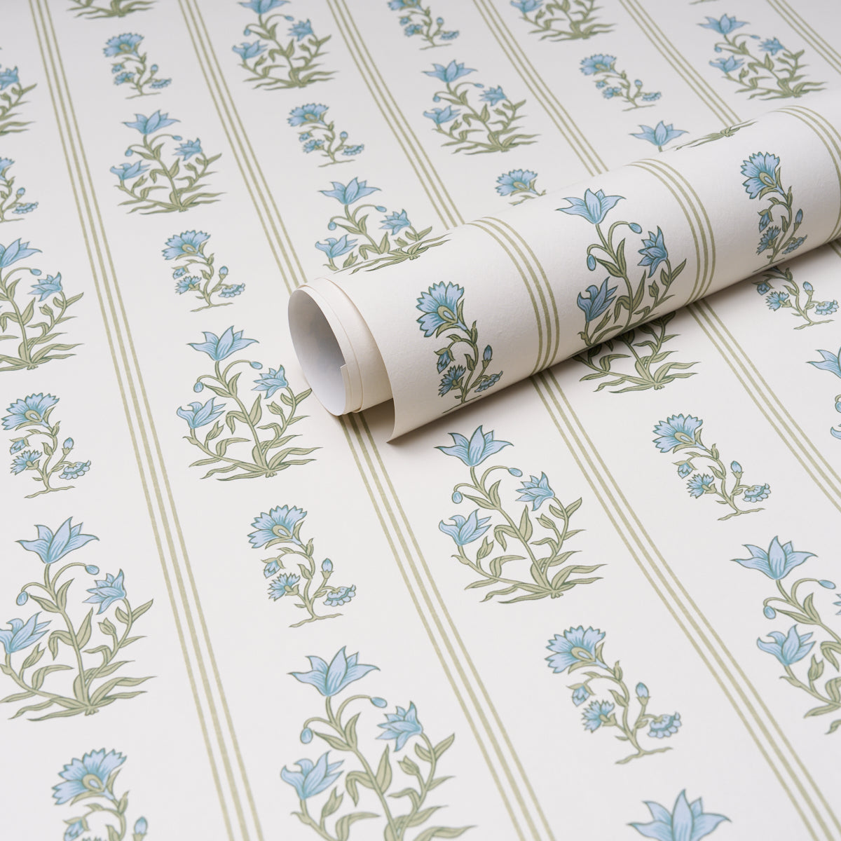 Schumacher Ellora wallpaper in Leaf, 5018470 — view 4 - Schumacher Wallpaper