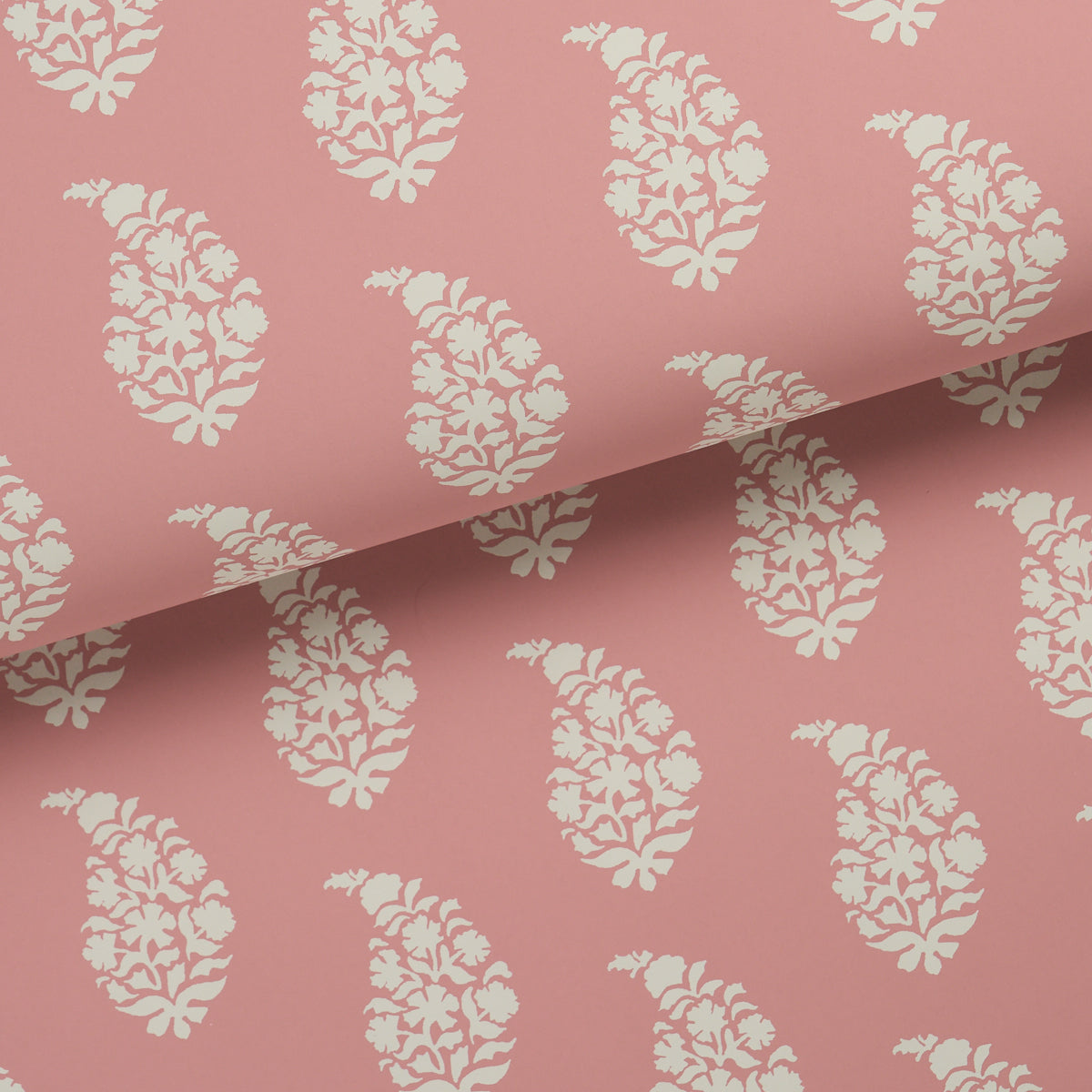 Schumacher Kaia Paisley wallpaper in Pink, 5018490 — view 4 - Schumacher Wallpaper