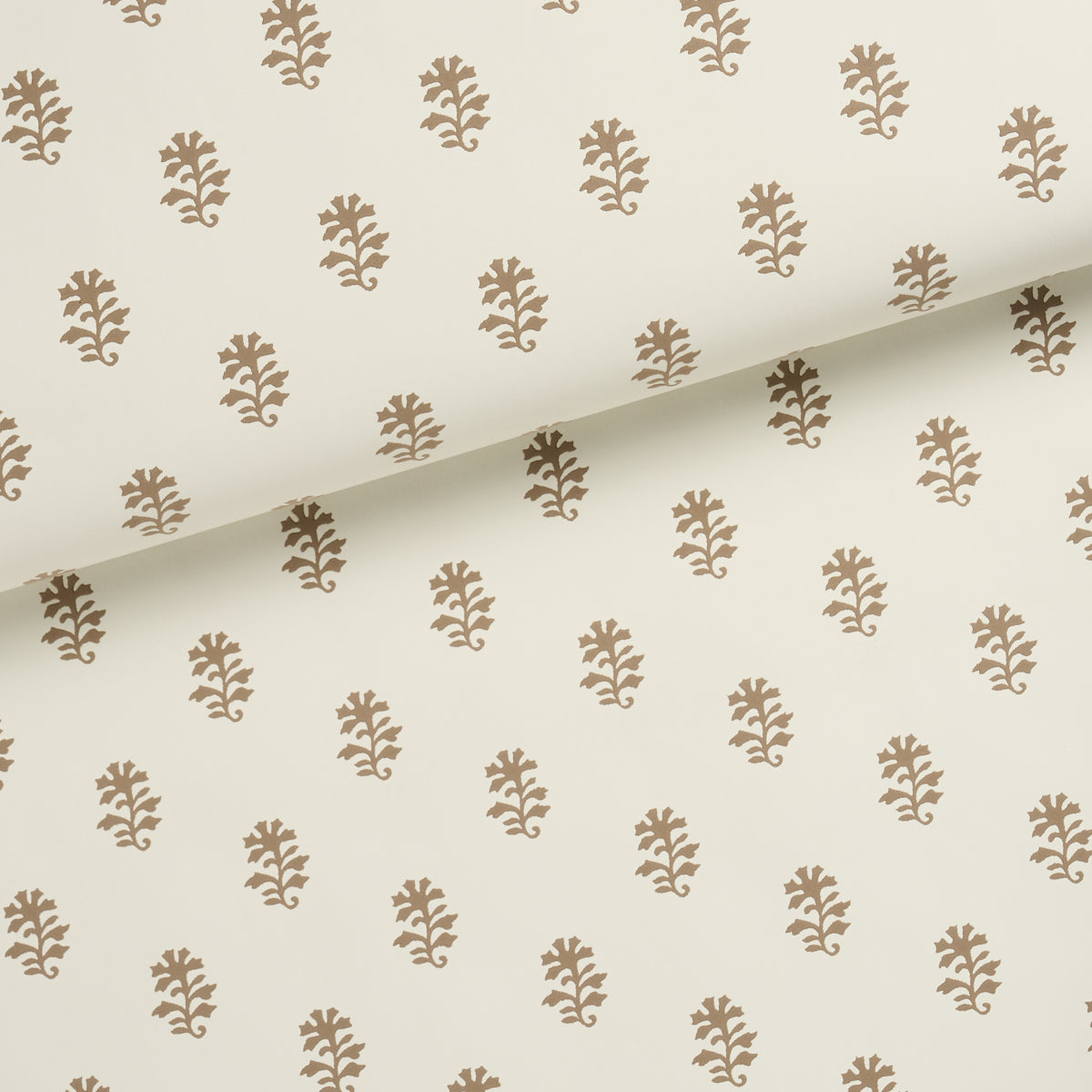 Schumacher Iksha wallpaper in Chestnut, 5018500 — view 4 - Schumacher Wallpaper