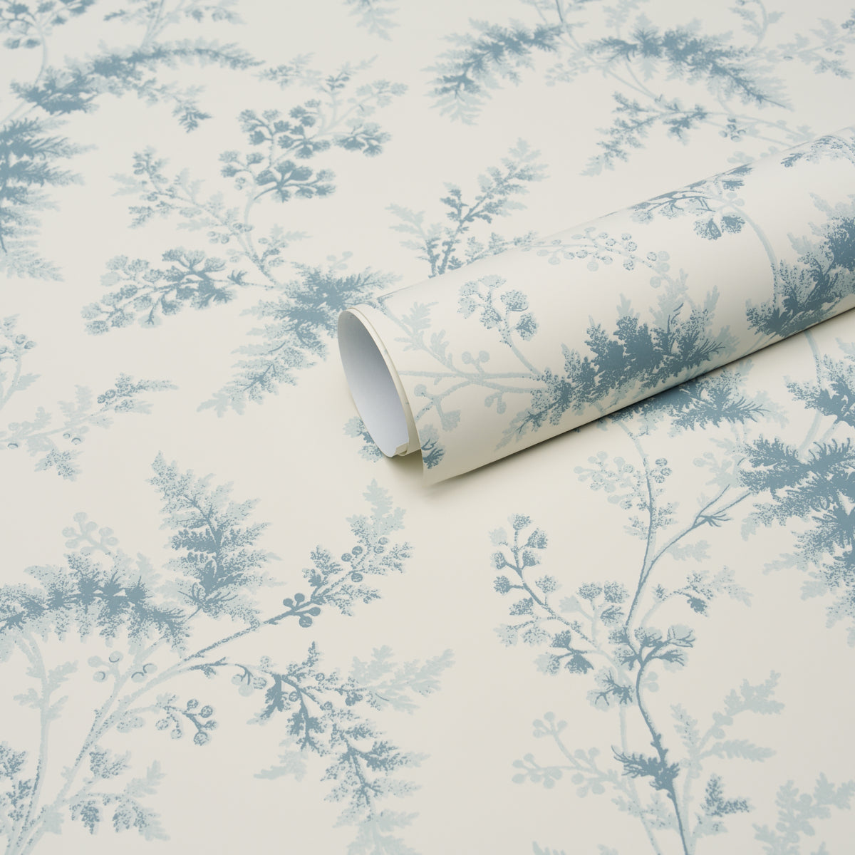 Schumacher Maidenhair wallpaper in Blue, 5018622 — view 4 - Schumacher Wallpaper