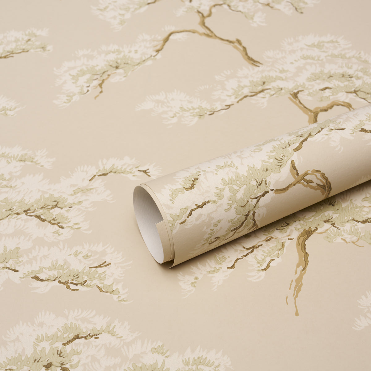 Schumacher The Way Through The Woods wallpaper in Linen, 5018630 — view 4 - Schumacher Wallpaper