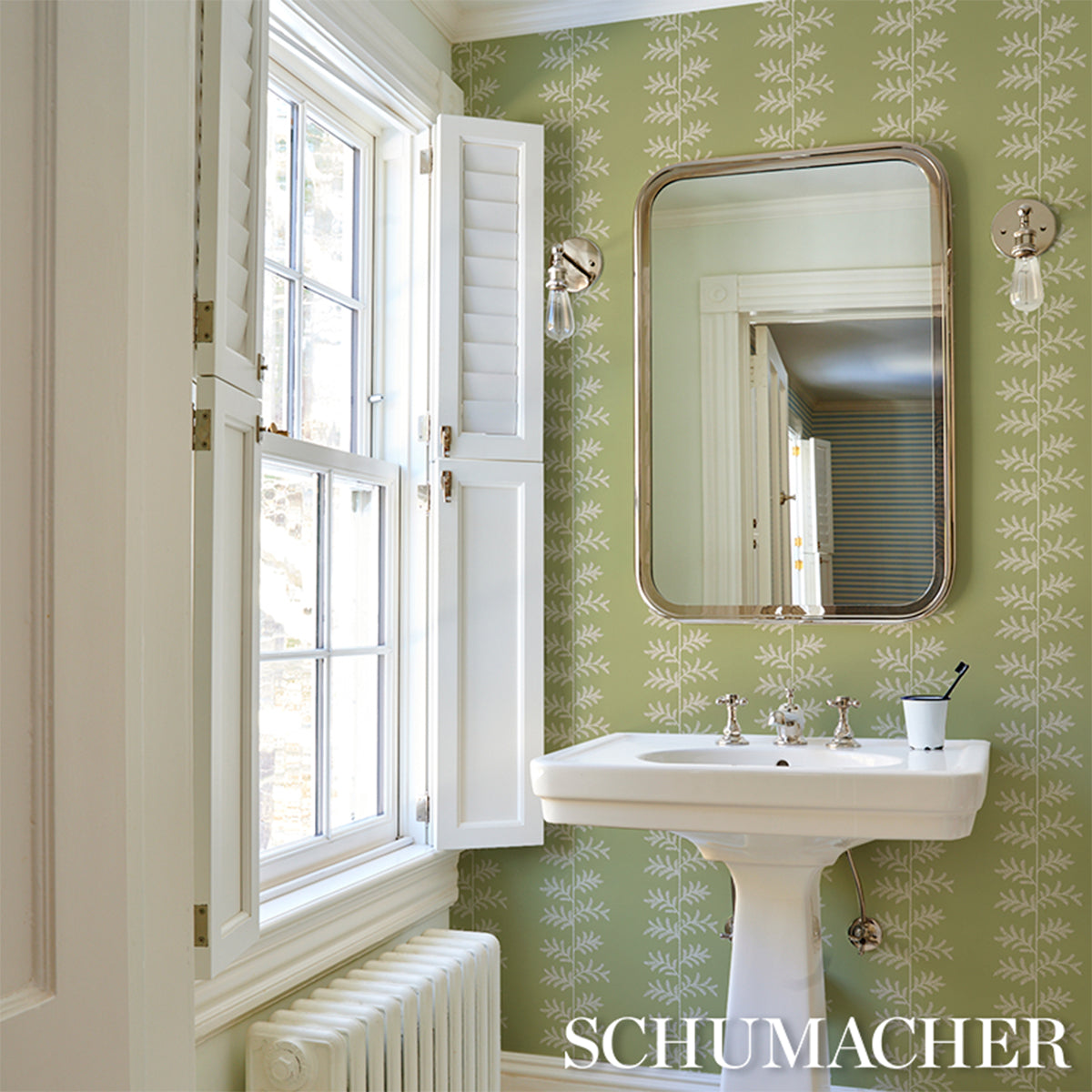 Schumacher Eloise wallpaper in Leaf, 5018640 — view 5 - Schumacher Wallpaper
