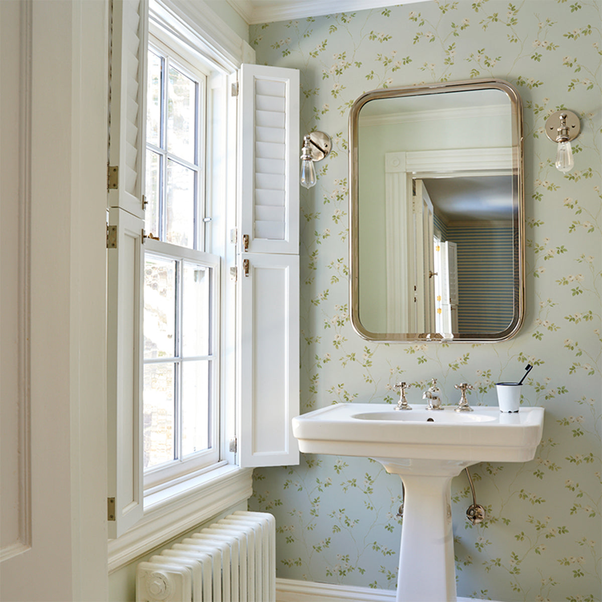 Schumacher Lady Of Shalott wallpaper in Aqua, 5018660 — view 5 - Schumacher Wallpaper