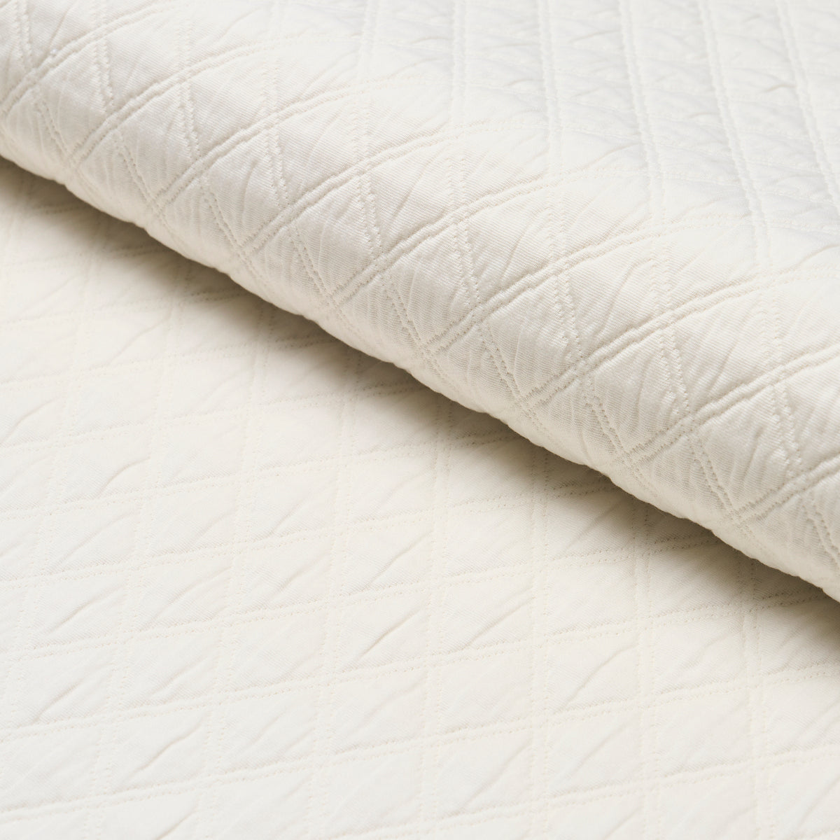 LUCCA-MATELASS-PORCELAIN-SCHUMACHER-55584