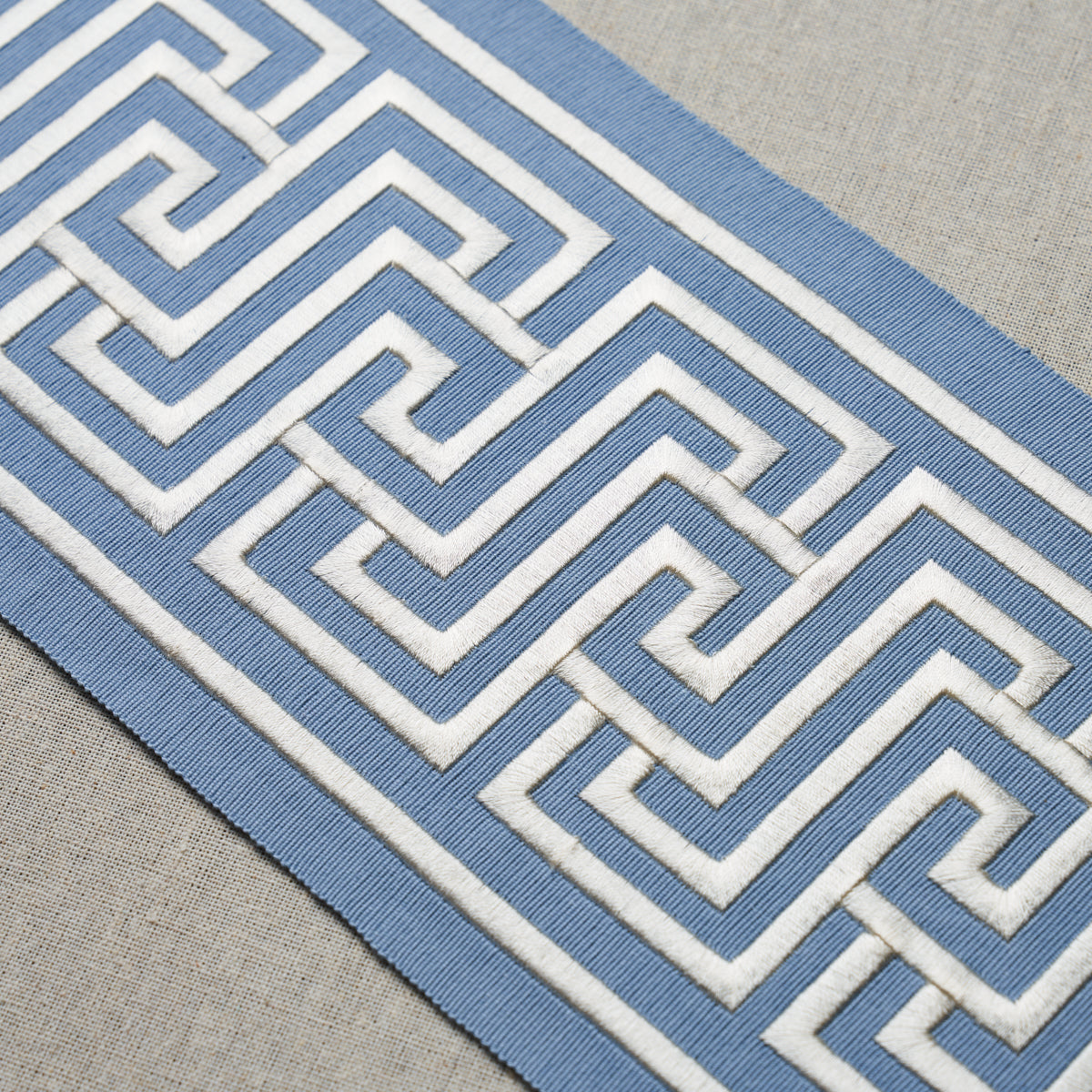 LABYRINTH-TAPE-SKY-SCHUMACHER-66148 - Schumacher Trim