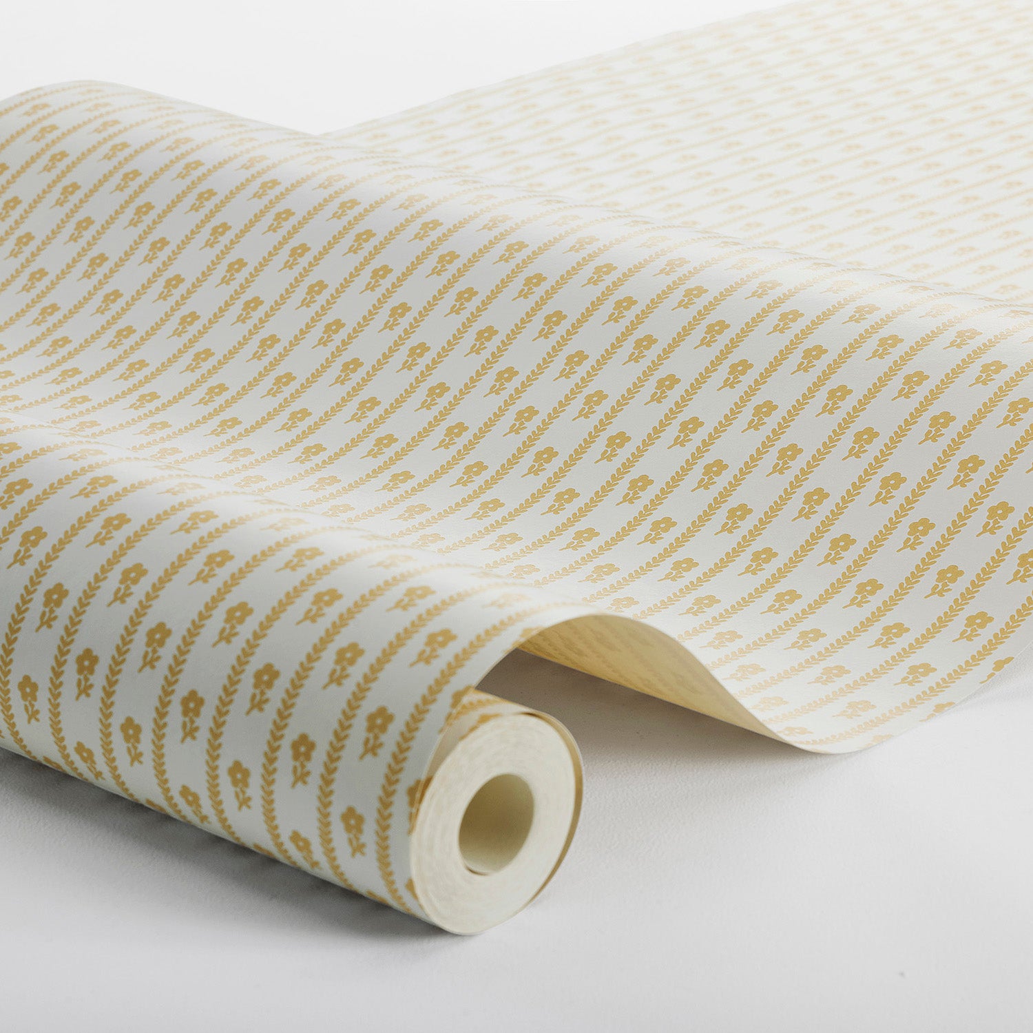 LILLA-LYCKAN-MUSTARD-SCHUMACHER-6953 - Schumacher Wallpaper