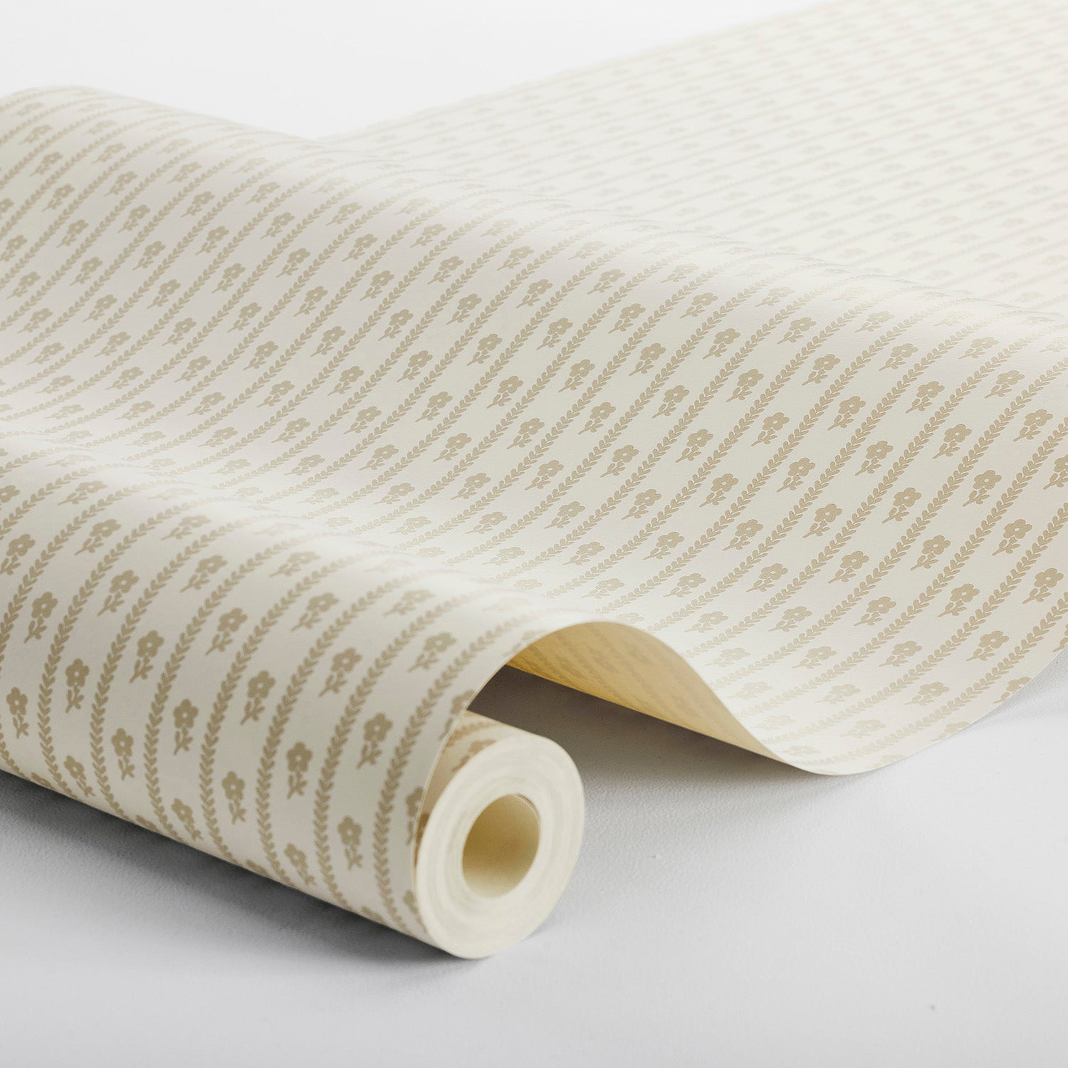 LILLA-LYCKAN-NATURAL-SCHUMACHER-6955 - Schumacher Wallpaper