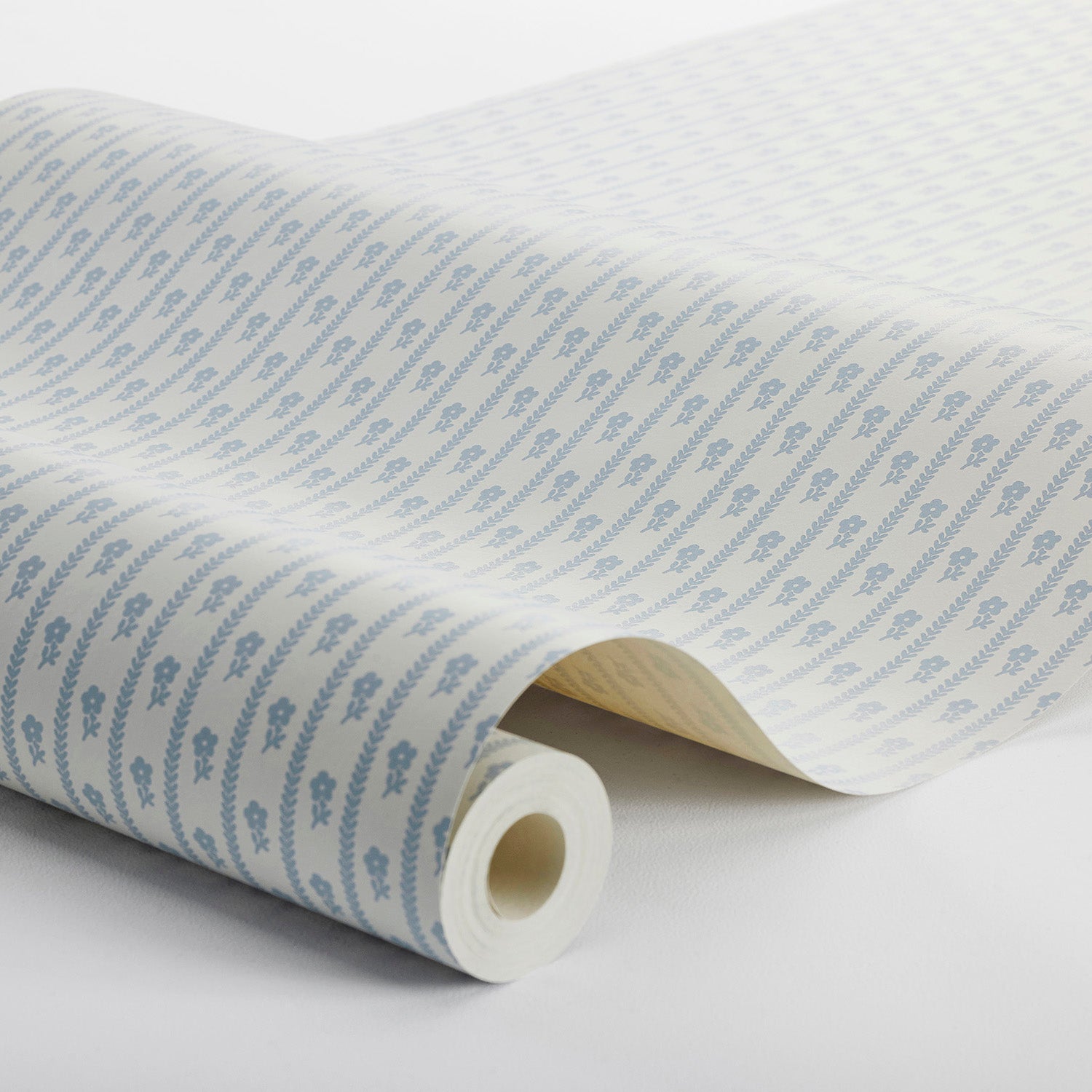 LILLA-LYCKAN-BLUE-SCHUMACHER-6956 - Schumacher Wallpaper