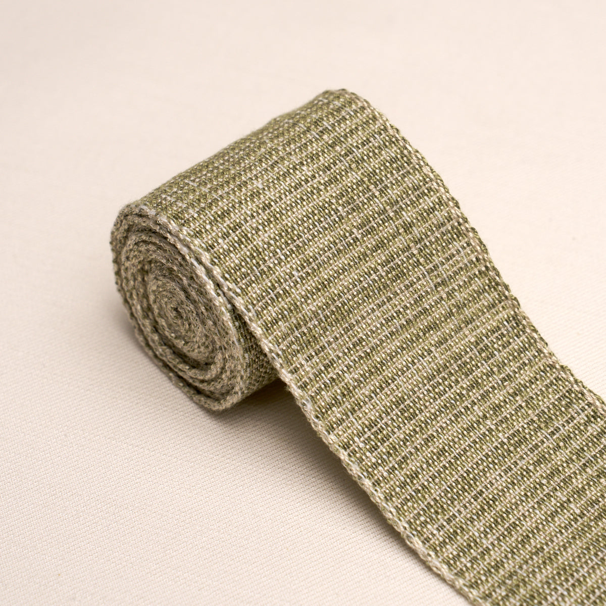 TWEED-TAPE-MEDIUM-LEAF-SCHUMACHER-70739 - Schumacher Recortar