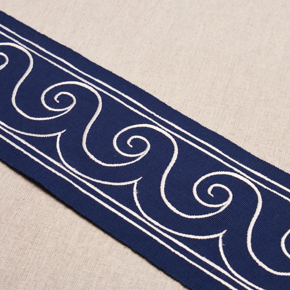 GREEK-WAVES-TRIM-WHITE-ON-NAVY-SCHUMACHER-70753 - Schumacher Trim