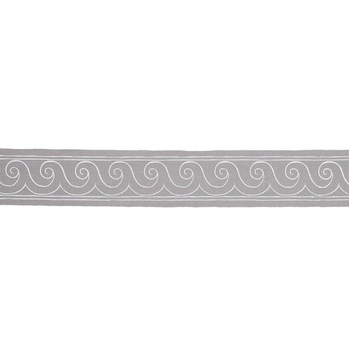 GREEK-WAVES-TRIM-WHITE-ON-GREY-SCHUMACHER-70754 - Schumacher Recortar