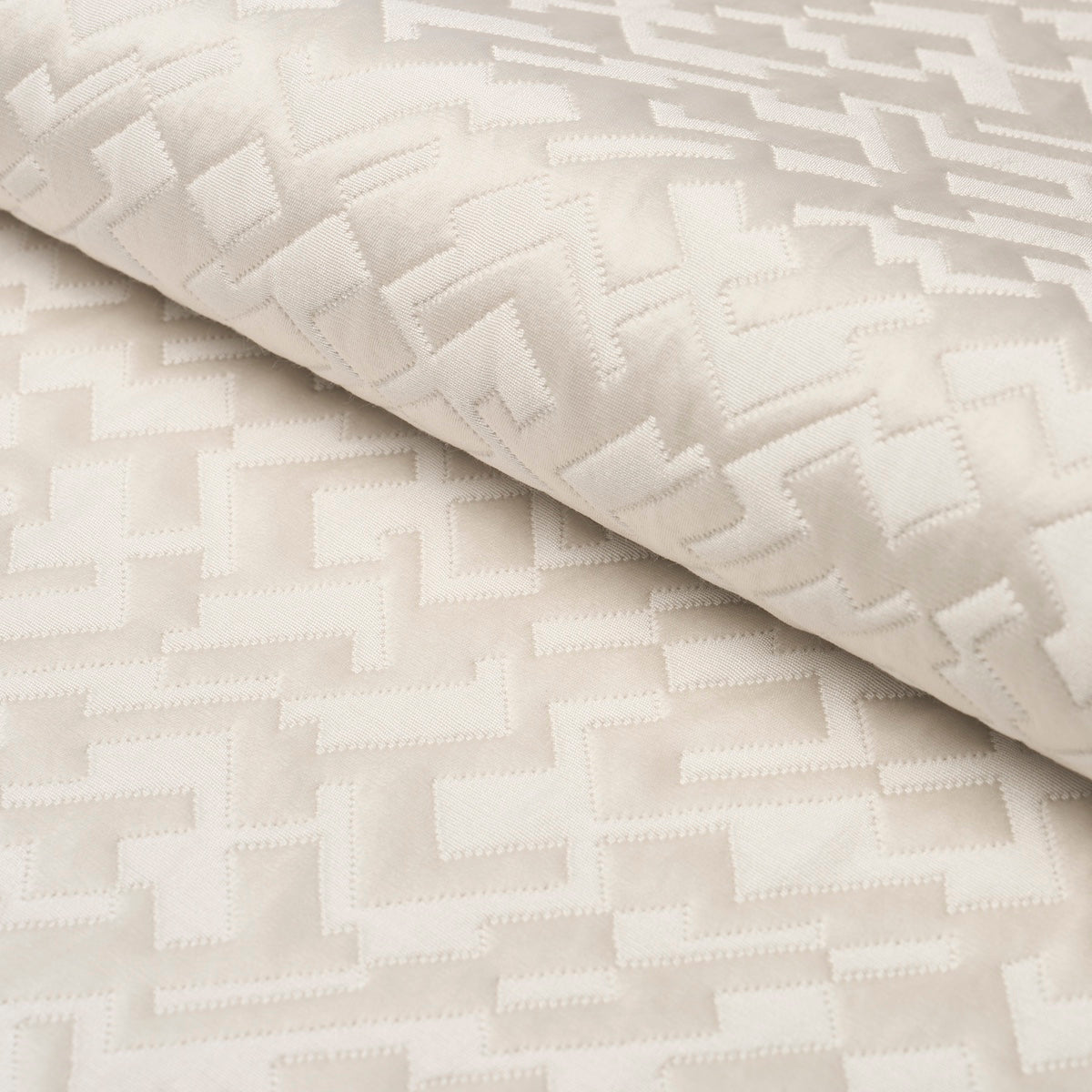 SALON-MATELASS-SATIN-PEARL-SCHUMACHER-71192