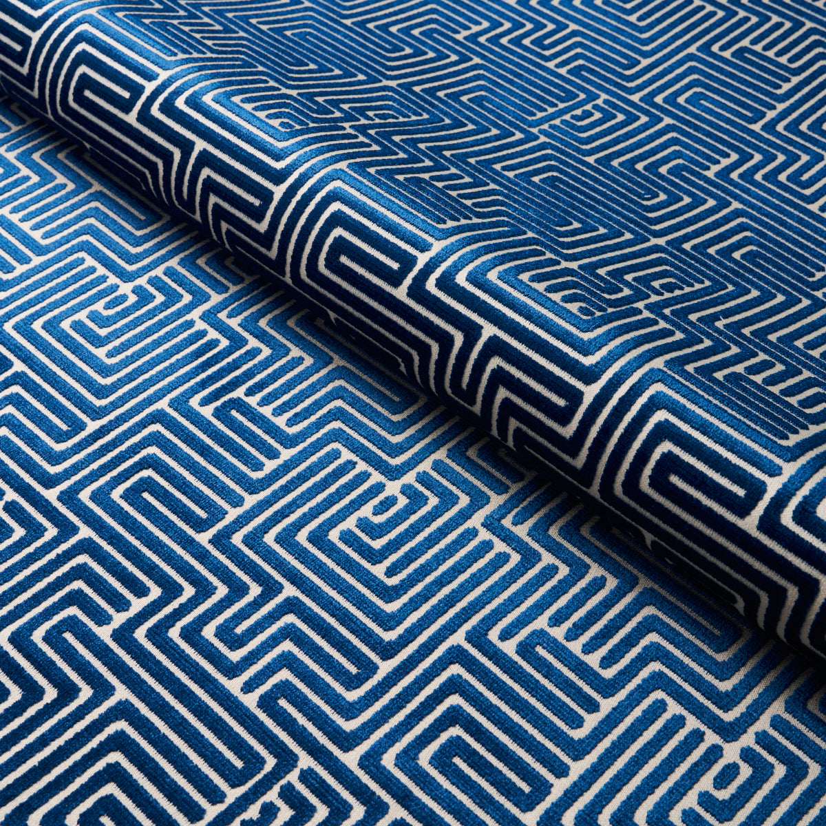 LISBOA-VELVET-MIDNIGHT-BLUE-SCHUMACHER-72958 - Schumacher Fabric