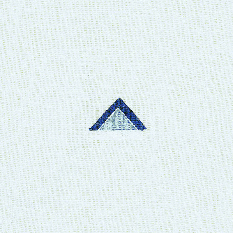 OVERLAPPING-TRIANGLES-HAND-PRINT-NAVY-WHITE-SCHUMACHER-74021 - Schumacher Tela