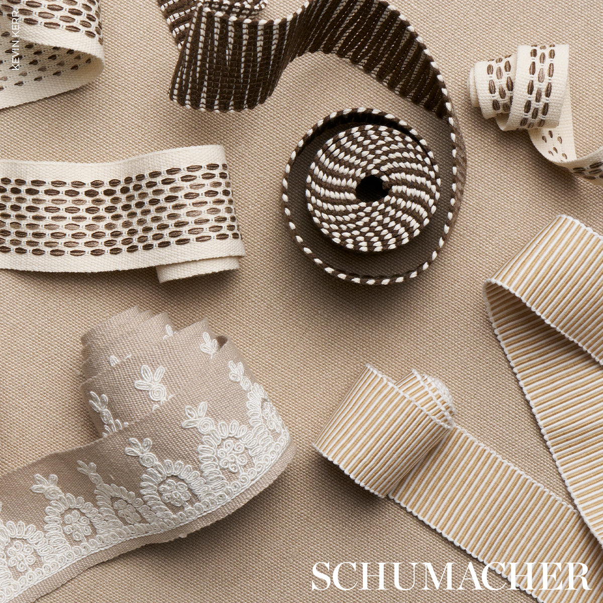 NOELIA-EMBROIDERED-TAPE-NATURAL-SCHUMACHER-74159 - Schumacher Recortar