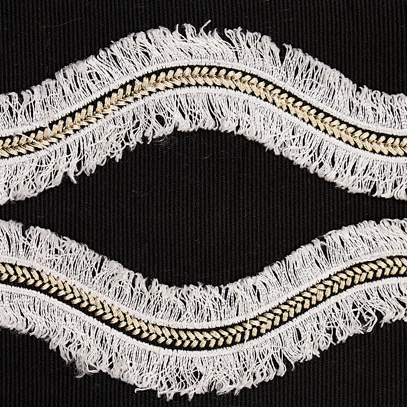 OGEE-EMBROIDERED-TAPE-BLACK-SCHUMACHER-74334 - Schumacher Recortar