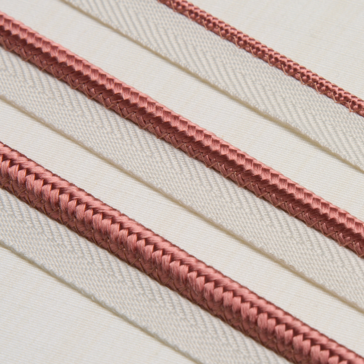 GUSTAVE-SILK-LIP-CORD-MEDIUM-CORAL-SCHUMACHER-74559 - Schumacher Trim
