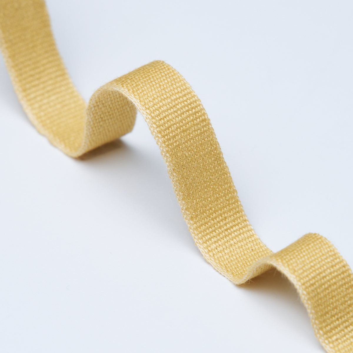 MATHIAS-LINEN-TAPE-NARROW-MAIZE-SCHUMACHER-76835 - Schumacher Trim