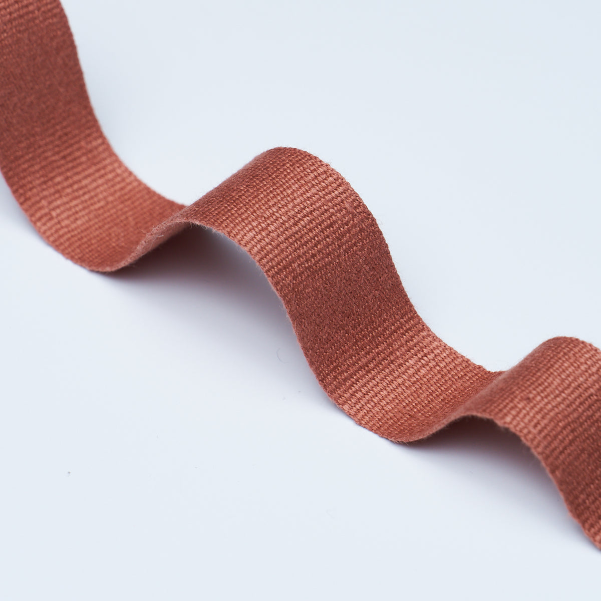 MATHIAS-LINEN-TAPE-MEDIUM-TERRACOTTA-SCHUMACHER-76868 - Schumacher Recortar